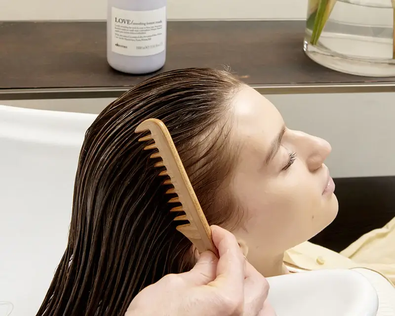 Davines Nudos en el cabello causas como prevenirlos y como desenredarlos