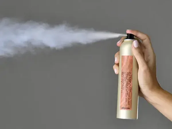 Dry Shampoo: cómo funciona, características y beneficios